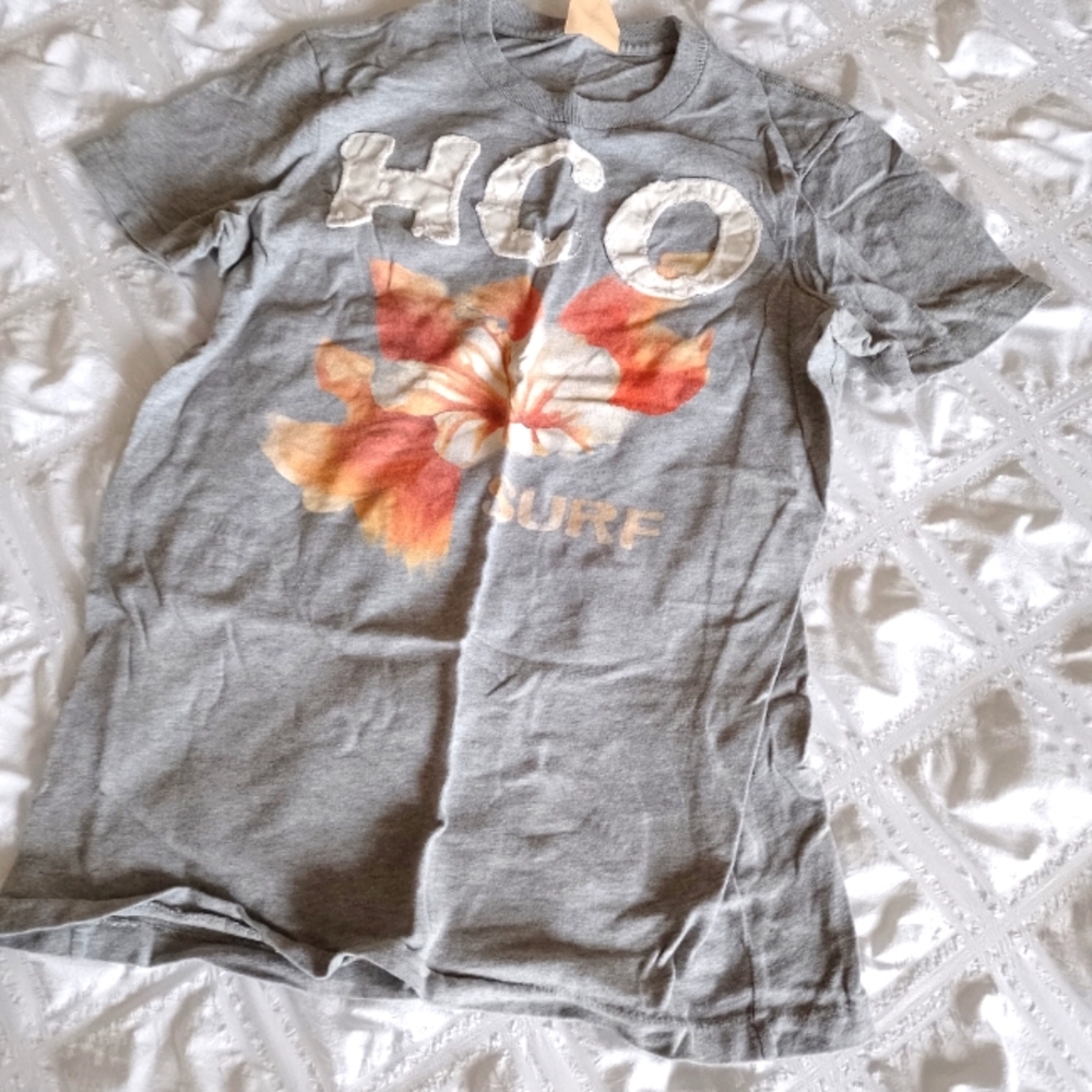 Hollister tee Size: S